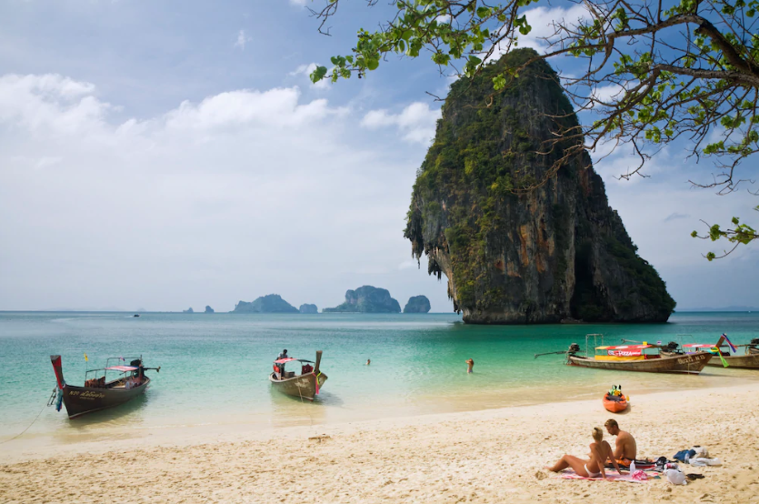 Phra Nang Beach: Aufgrund des aktuellen Wechselkurses sind Ferien in Thailand für Schweizer teurer als im Vorjahr.