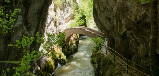 Die enge Schlucht der Areuse ist spektakulär.