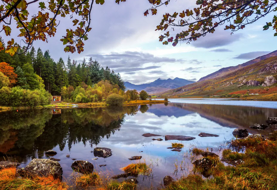 Ein bisschen näher: Wales lockt im Herbst mit farbigen Hängen und seichten Seen.