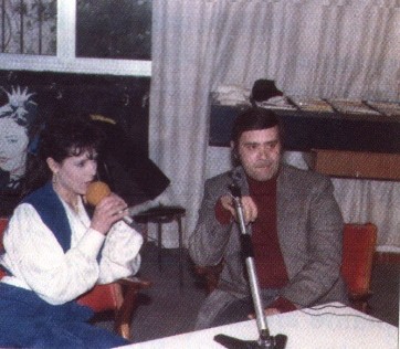 Radio Capo via Minerva Tricase Oronzino Russo intervista la cantante Cinzia Corrado,vincitrice nel 1985 di Sanremo nella sezione "nuove proposte"