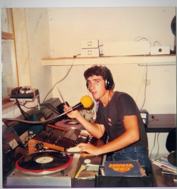 Max a Radio Capo, 1979 il mio programma Hot Cento! prevedeva l'ascolto dei primi 20 brani più ballati della settimana, la trasmissione è andata in onda per 4 anni.