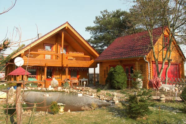 Einfamilienhaus - Holzhaus in Blockbauweise - Blockbohlenhaus  mit Satteldach bei Leipzig, Sachsen