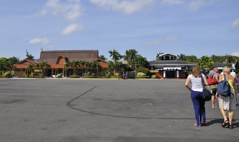Ankunft am Flughafen von Lombok , von hier geht es weiter mit dem Auto zur Überfahrt mit dem Jukung auf die Insel Gili Nanggu