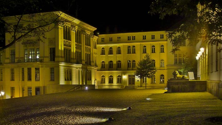 Hauptgebäude der Martin-Luther-Universität "MLU" - Universitätsplatz