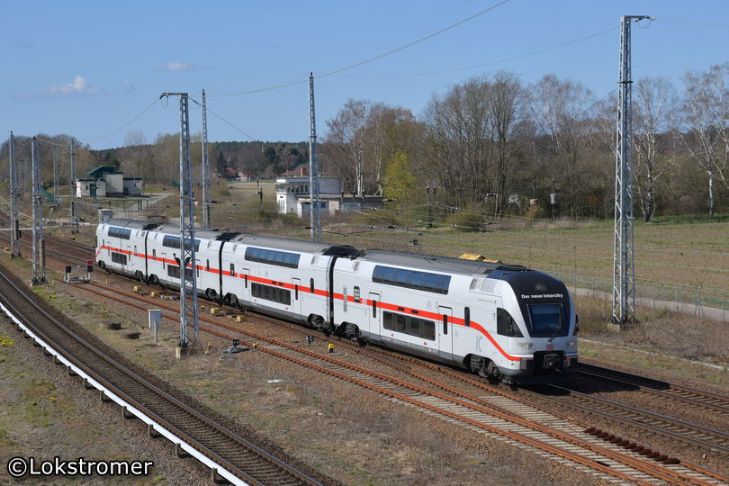 Abschließend der ex-Westbahn 4110 017 mit der DB-Aufschrift "Der neue Intercity" von Rostock nach Dresden (Schönfließ am 04.04.2020)