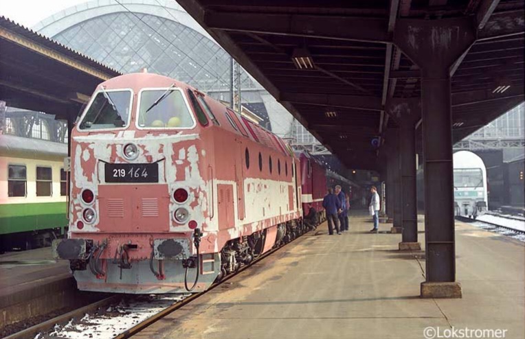 Lastprobefahrt am 22.02.1994 für 219 164 vor einem Nahverkehrszug von Dresden nach Chemnitz