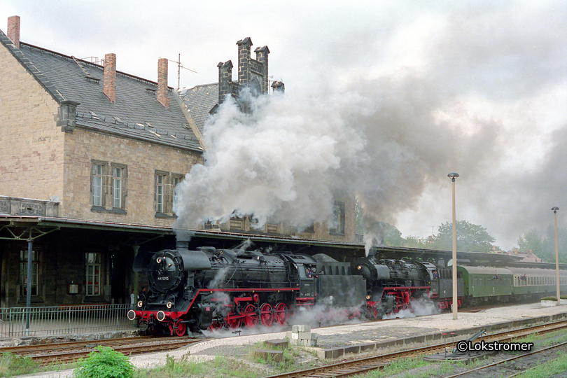 44 1093 und 50 3708 mit Sonderzug nach Thale in Quedlinburg am 15. September 1990
