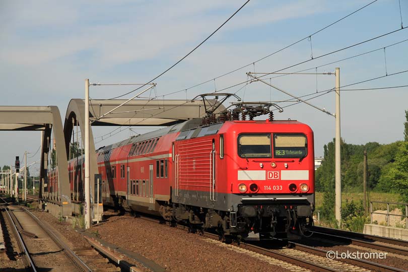 DB 114 033 mit Regionalexpress RE3 nach Elsterwerda in Berlin-Pankow am 24.07.2012