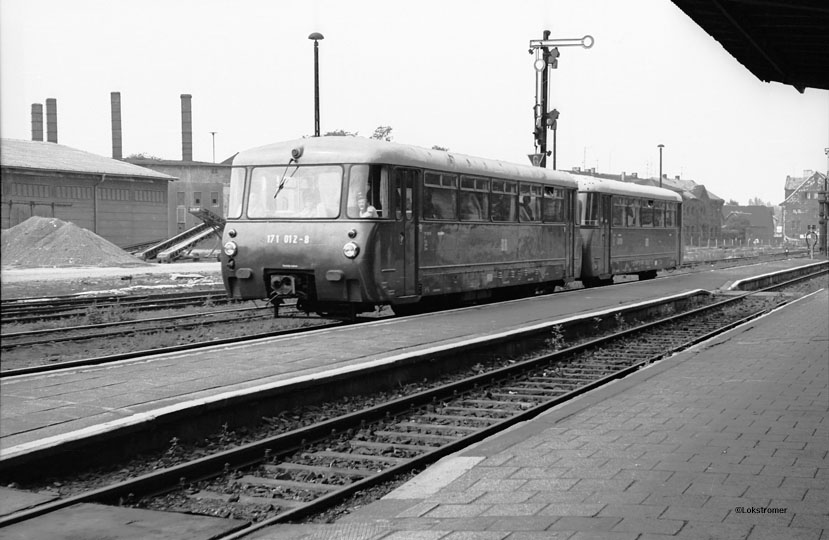 DR 171 012 trifft aus Weferlingen in Haldensleben ein.