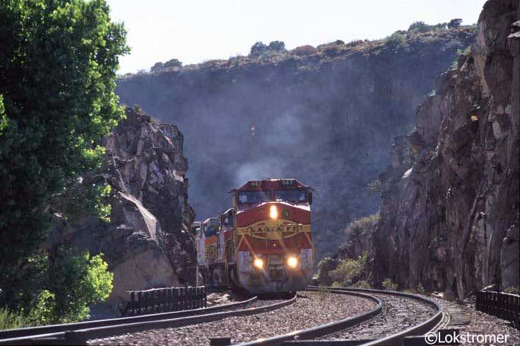 BNSF GE Dash 9-44CW-647 Crozier Canyon