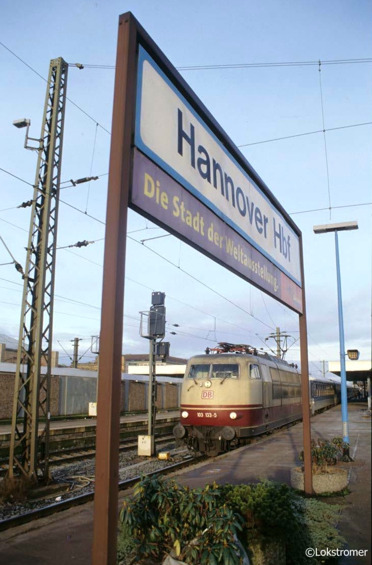 DB 103 133 mit Interregio nach Berlin in Hannover Hbf am 25.02.1999