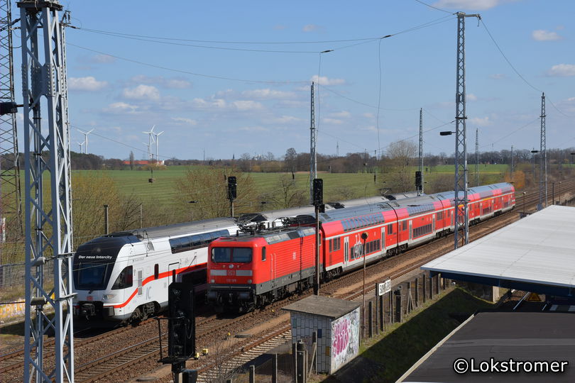 Diesmal hat die Zugkreuzung nicht geklappt - RE5 Stralsund - Wünsdorf-Waldstadt mit 112 185 und 4110 014 als IC Dresden - Rostock (Schönfließ am 04.04.2020)
