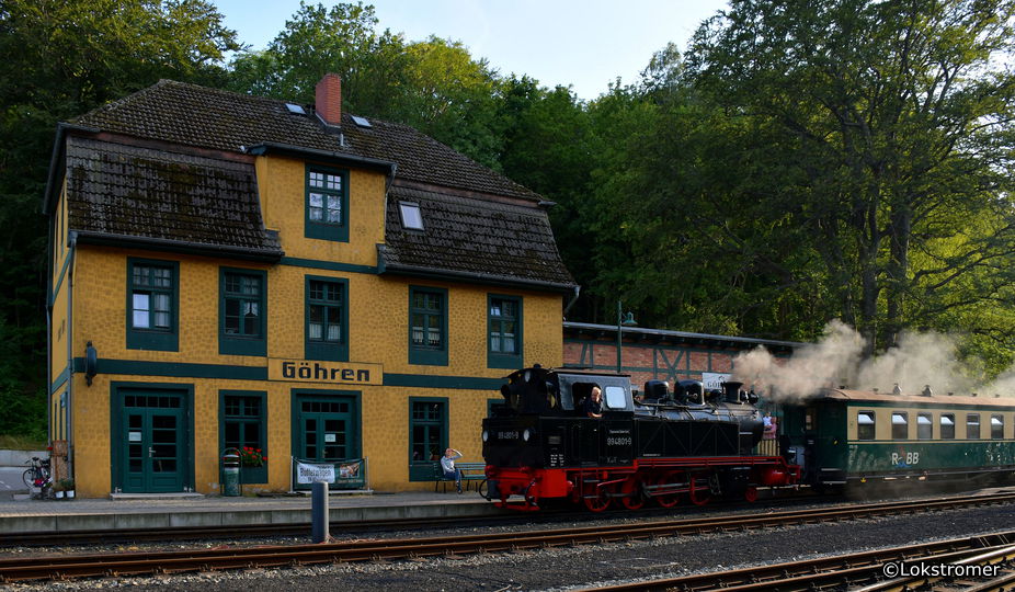Einfahrt des letzten Personenzuges aus Lauterbach Mole in Göhren am 13. Juli 2019, hier mit 99 4801