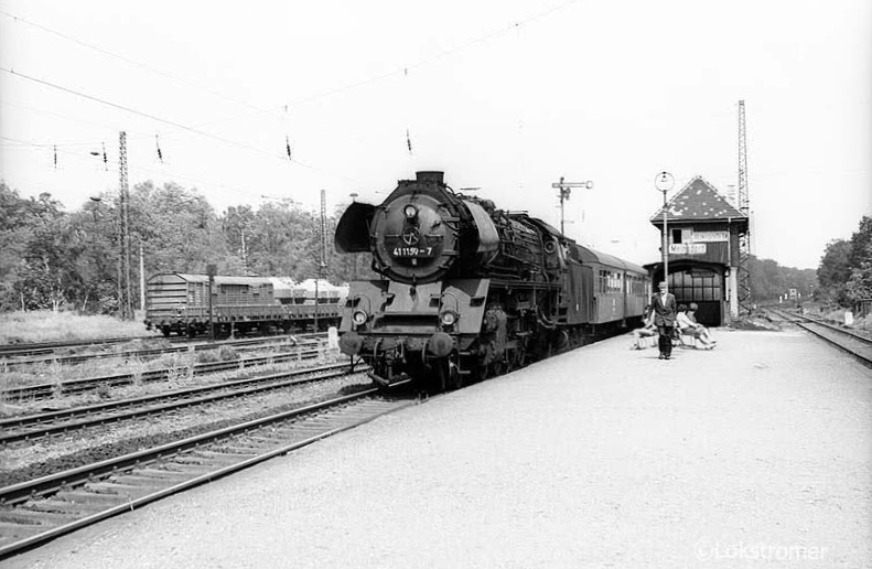 DR 41 1159 des Bw Güsten erreicht am 01.06.1984 mit P3496 Wittenberg - Köthen den Bahnhof Meinsdorf