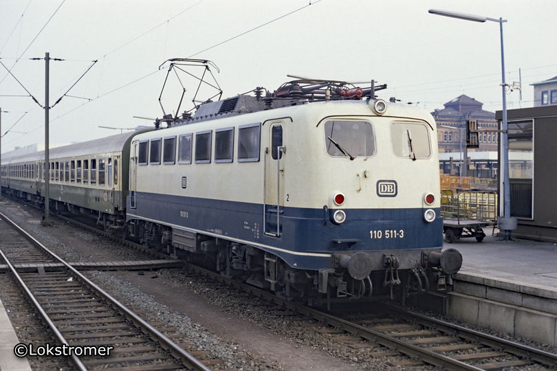 110 511 der DB mit DR-Schnellzug in Hannover Hbf am 17. März 1991