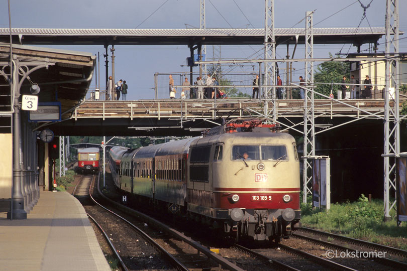 DB 103 185 mit einem IC aus der Bereitstellung in Berlin-Rummelsburg zur Abfahrt in Berlin Ostbahnhof in Berlin-Ostkreuz am 14.05.1999