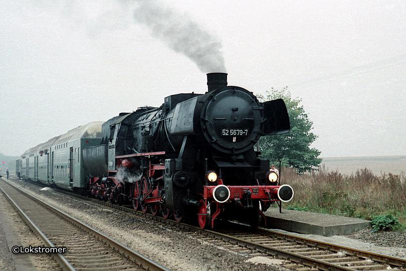 52 5679 mit Sonderzug von Leipzig nach Zschepa-Hohburg in Jesewitz am 28. September 1985