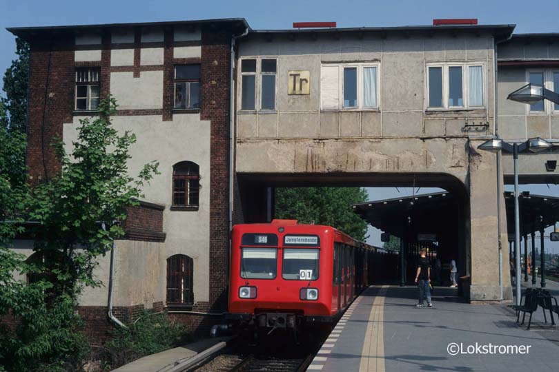 DB 485 075 auf der Ringbahn in Berlin-Tempelhof am 17.05.1997