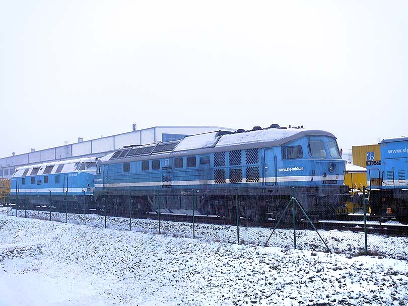 Die SLG V232SP040, die ehemalige DR 142 002, war am 04.01.2009 auf dem Spitzke-Gelände in Großbeeren abgestellt, bevor sie zur HFH - Hafen Halle GmbH, Halle-Trotha (Saale) weiterverkauft  wurde. Inzwischen hat sie in Bulgarien eine neue Heimat gefunden.