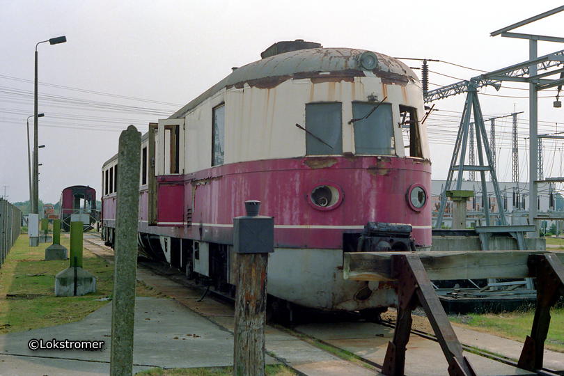 182 002 (ex SVT 137 273b) in Elstal am 14. August 1990