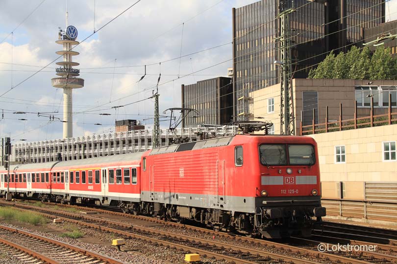 DB 112 125 mit Regionalexpress nach Wolfsburg in Hannover Hbf am 19.08.2011