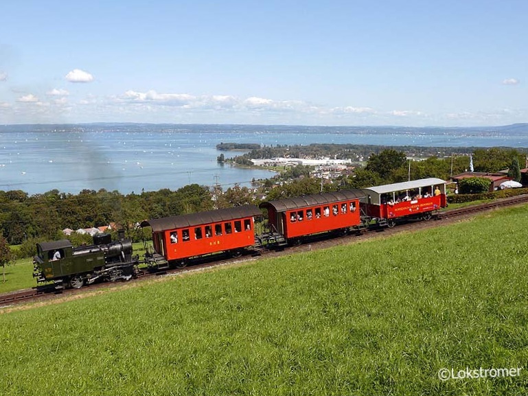 Alles klar an der Rorschach-Heiden-Bergbahn, als am 06.09.2009 die RHB-Zahnrad-Dampflok Eh2/2-3 bergwärts dampfte. Bei bester Fernsicht über den Bodensee bis zur deutschen Küste