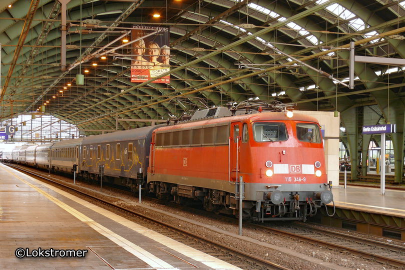 115 346 der DB Autozug mit EC nach Budapest Keleti pu. in Berlin Ostbahnhof am 18. Juli 2009