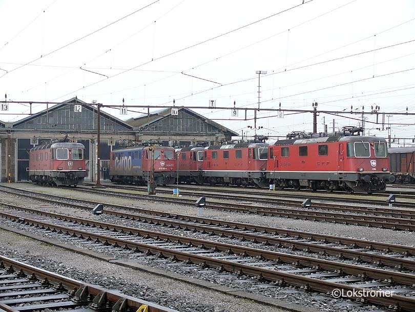 Im Depot Olten haben sich am 01.12.2009 E-Lok-Klassiker der SBB versammelt: Re4/4 11286, Re6/6 11613 und Ae6/6 11492.