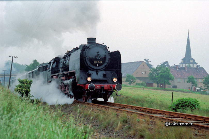 50 849 mit Sonderzug bei Niedersteinbach am 12. Juni 1988