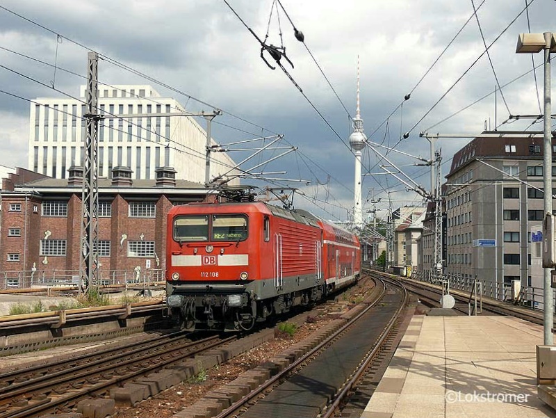 DB 112 108 mit RE4 nach Rathenow in Berlin-Friedrichstraße am 19.07.2009