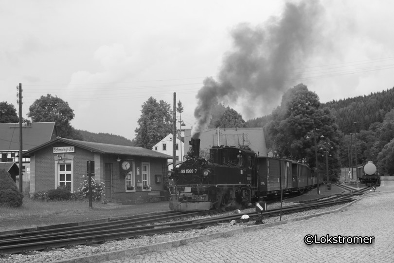 99 1568 bei der Ausfahrt aus Schmalzgrube mit einem Personenzug nach Jöhstadt