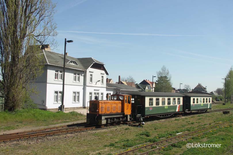 DBG 199 032 mit Personenzug nach Kemmlitz im Bahnhof Mügeln am 16. April 2007
