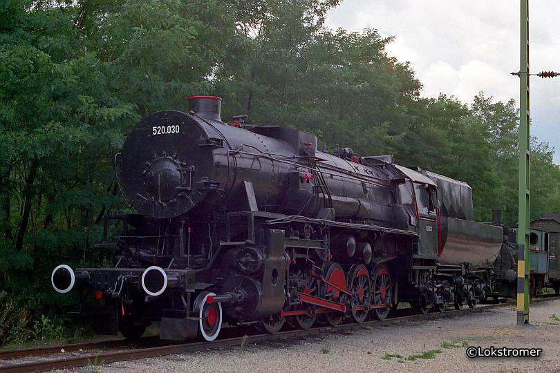 GySEV 520.030 (ex DR 52 3535) im Eisenbahnmuseum Fertöboz (Ungarn)am 19. August 1990