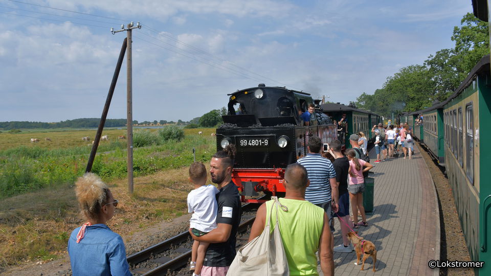 Urlauberverkehr beim Rasenden Roland - Personenzug nach Göhren in Sellin
