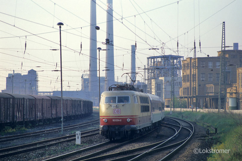 DB 103 224 mit IC von Nürnberg nach Berlin am 24.05.1995 in Wolfen