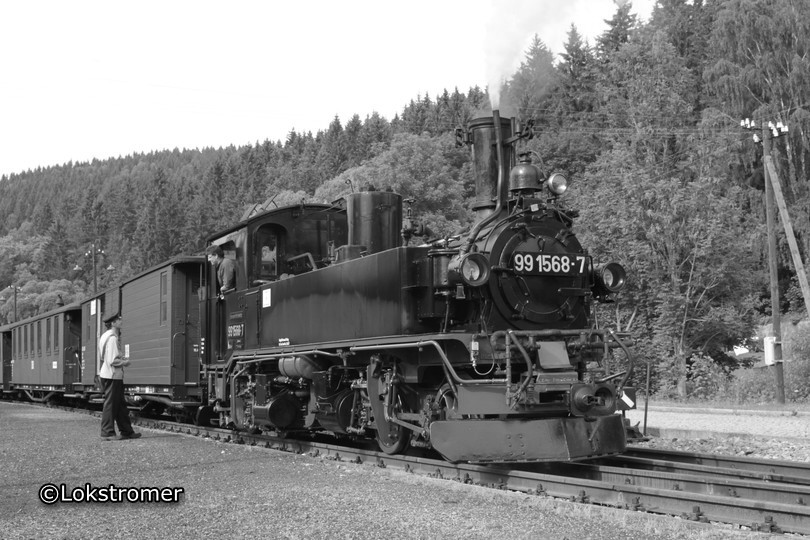 99 1568 mit einem Personenzug in Schalzgrube
