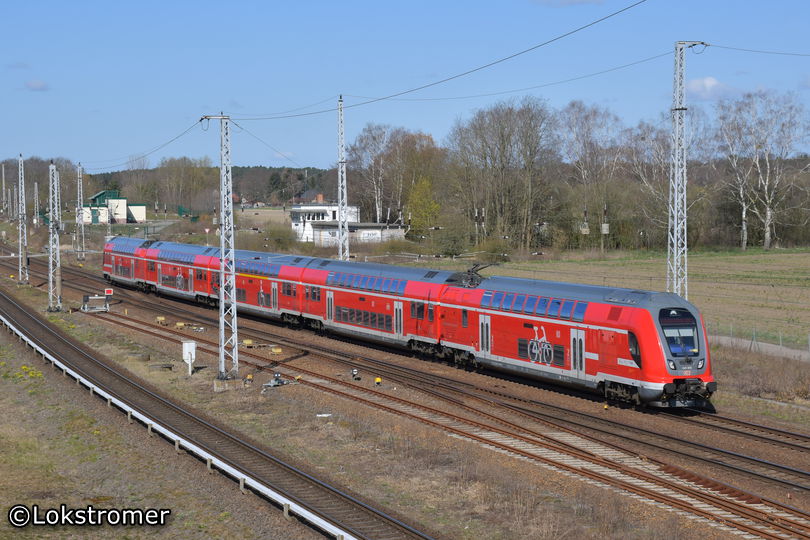 Der fünfteilige TWINDEXX Vario 445 006 auf dem Weg nach Rostock (Schönfließ am 04.04.2020)