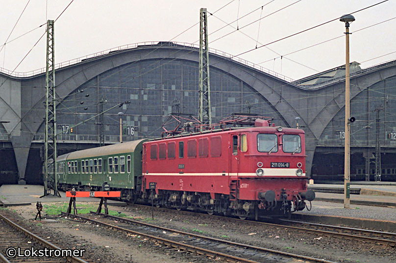 DR 211 094 mit Schnellzug in Richtung Dresden in Leipzig Hbf am 05.07.1991
