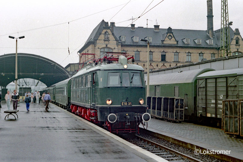 DR E18 31 in Halle/S. Hbf am 02.07.1989