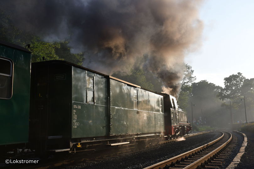 Ausfahrt der 99 4801 in Göhren mit dem letzten Personenzug nach Putbus am 13. Juli 2019
