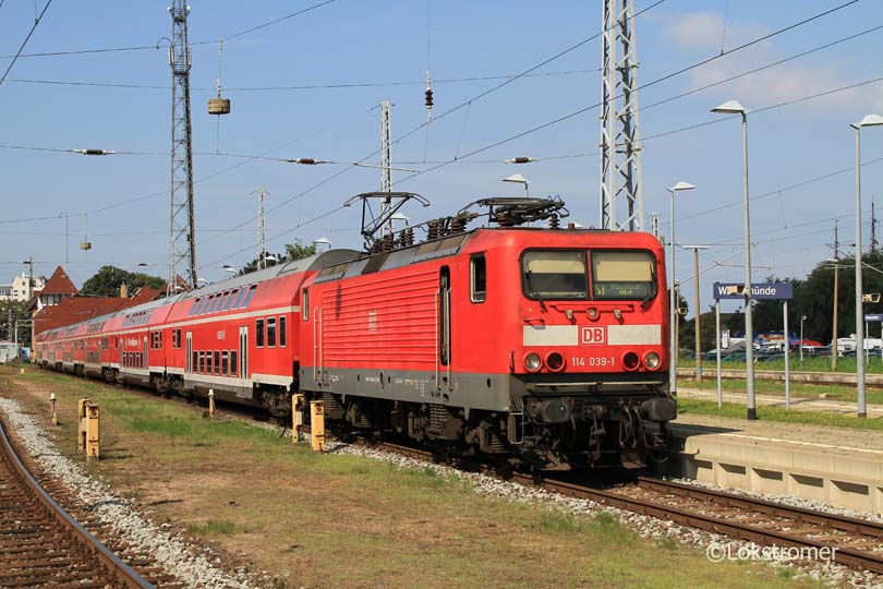 DB 114 039 mit S-Bahn S1 nach Rostock Hbf in Warnemünde am 13.08.2011