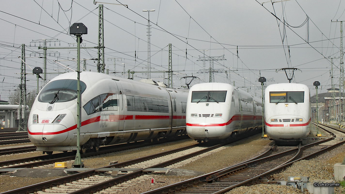 Am 23. April 2006 waren ICE 3-Züge in Berlin ungewöhnlich.  Hier die Begegnung der ICE-Generationen mit ICE 3 (403 025), ICE 2 (Steuerwagen Baureihe 808) und ICE 1 (401 067) in Berlin-Rummelsburg.