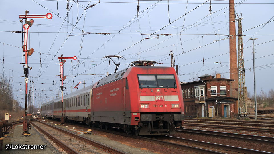 DB 101 108 mit EC von Wroclaw nach Berlin in Finsterwalde am 12. März 2011