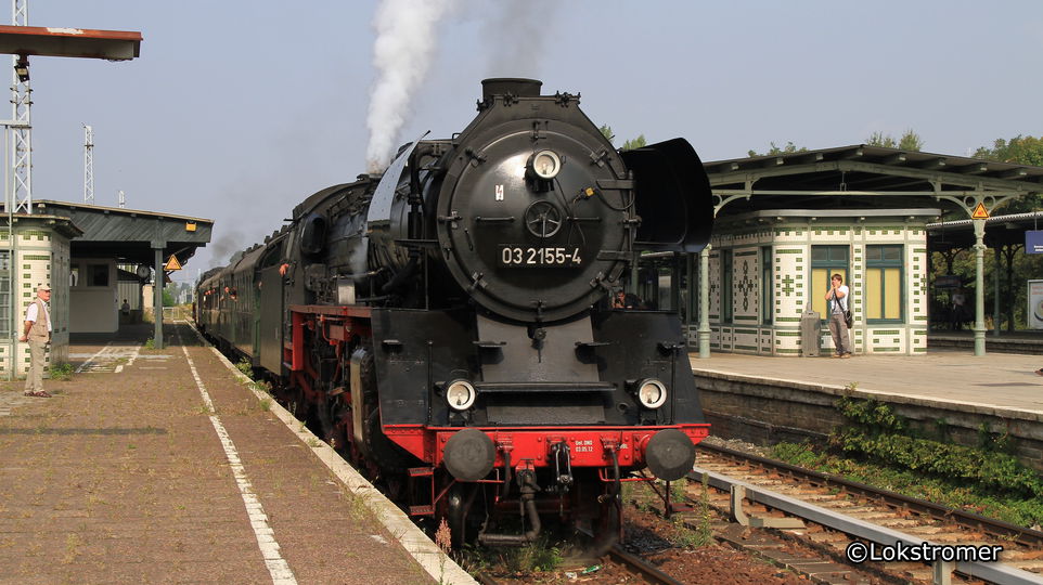 03 2155 mit einem Sonderzug in Berlin-Schöneweide am 31. August 2013