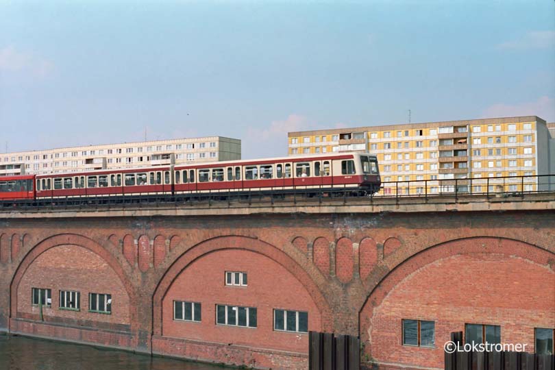 485 010 auf der Stadtbahn in Berlin-Jannowitzbrücke am 01.05.1993