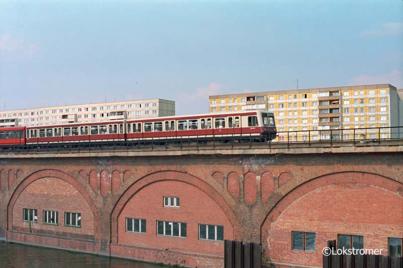 DB 485 010 auf der Stadtbahn in Berlin-Jannowitzbrücke am 01.05.1993