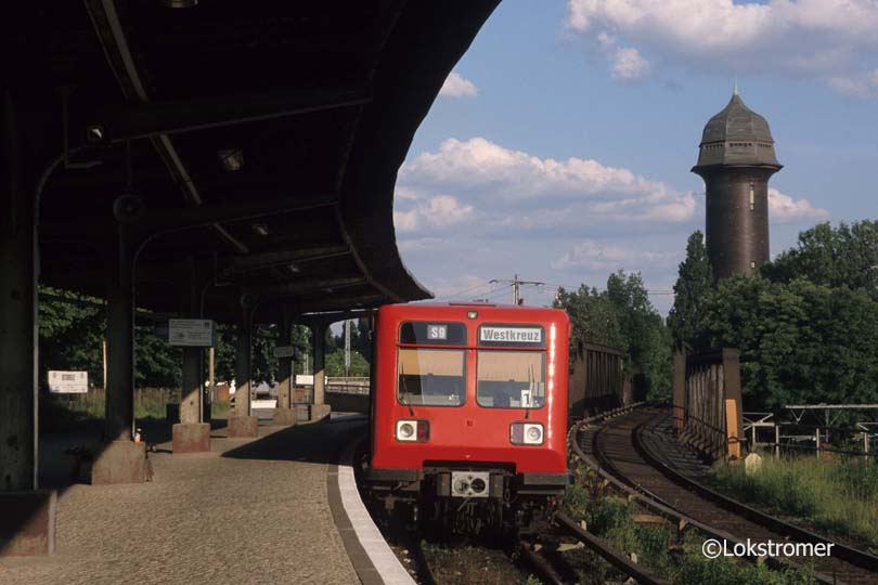 DB 485 100 in Berlin-Ostkreuz am Bahnsteig A auf der Verbindungskurve vom Südring zur Stadtbahn am 22.05.1999