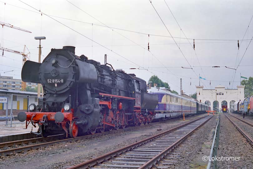 DR 52 8154 und SVT Bauart Leipzig in Leipzig Bayerischer Bahnhof am 17.09.1993