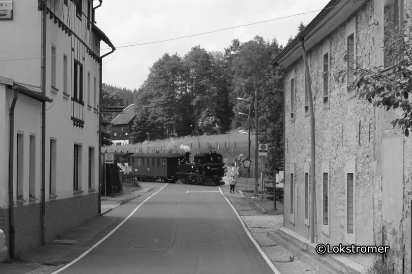 99 1568 aus Jöhstadt kommend bei der Einfahrt in Schlössel