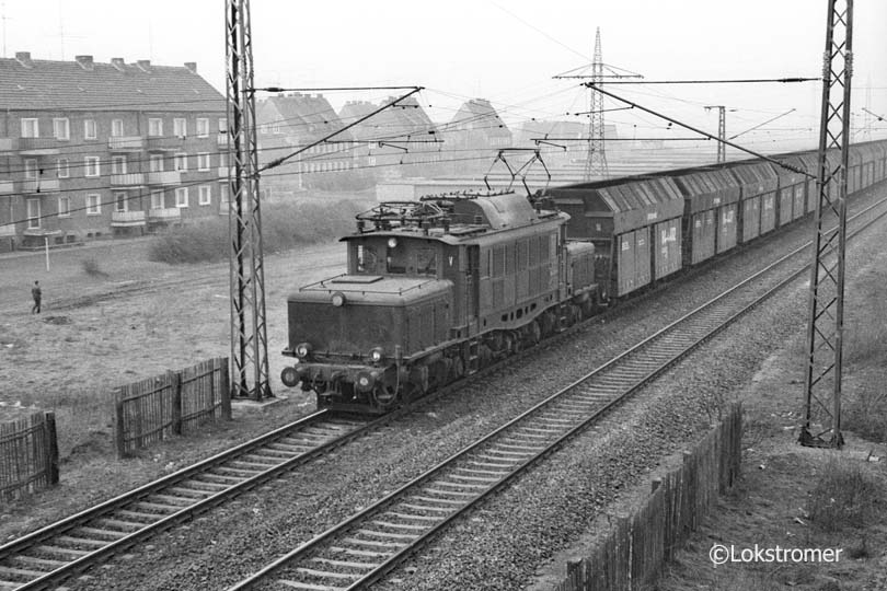 DR 254 021 im Einsatz beim BKK Bitterfeld im Kohlependel von Vockerode nach Delitzsch in Bitterfeld am 19.03.1982